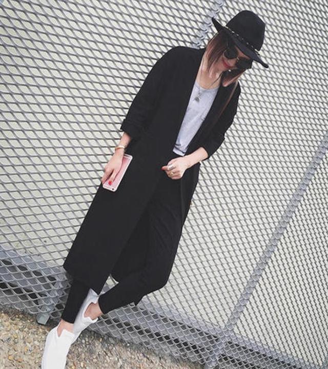 长款风衣 打底裤 白色打底